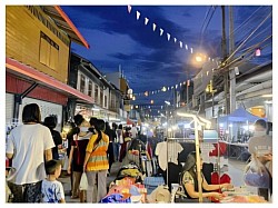 ถนนคนเดินไทหล่ม
